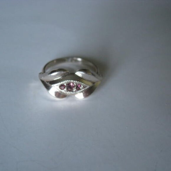 Silver Tone Ring w/ 3 Pink Glass Stones - Picture 3 of 12